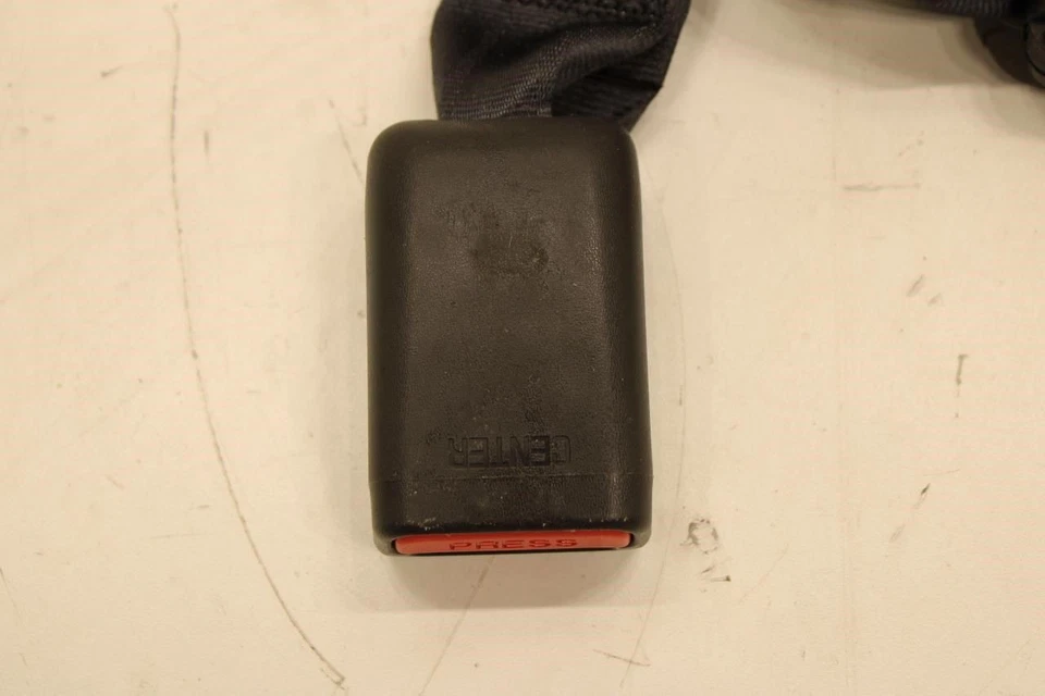 Nissan Altima 2.5 SL 2019-22 centro trasero derecho segunda fila hebilla de cinturón de seguridad 88842-6CA8A Foto 4 de 4