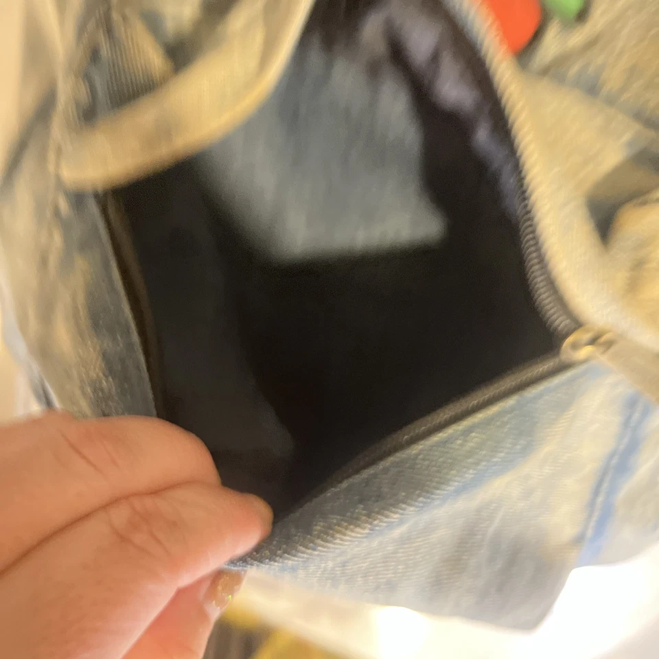 Mochila Hello Kitty Denim Lounge Fly correas ajustables Foto 3 de 4