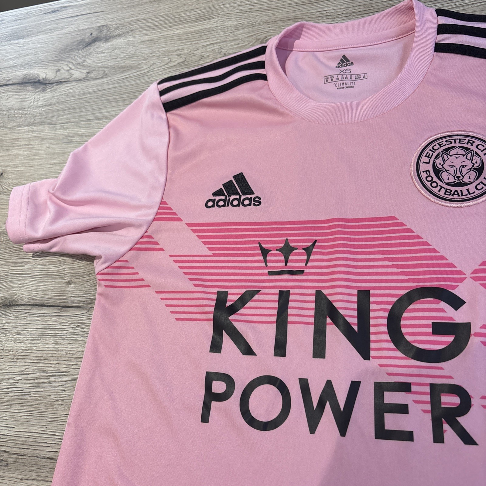 LEICESTER CITY 2019 2020 THIRD FOOTBALL SHIRT ADIDAS PINK JERSEY SIZE XS thumbnail 2