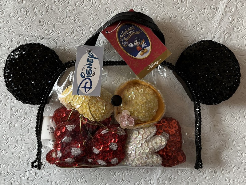 Disney An Enchanted Christmas 6 Pc Set Sequin Ornaments Clear Plastic Case
