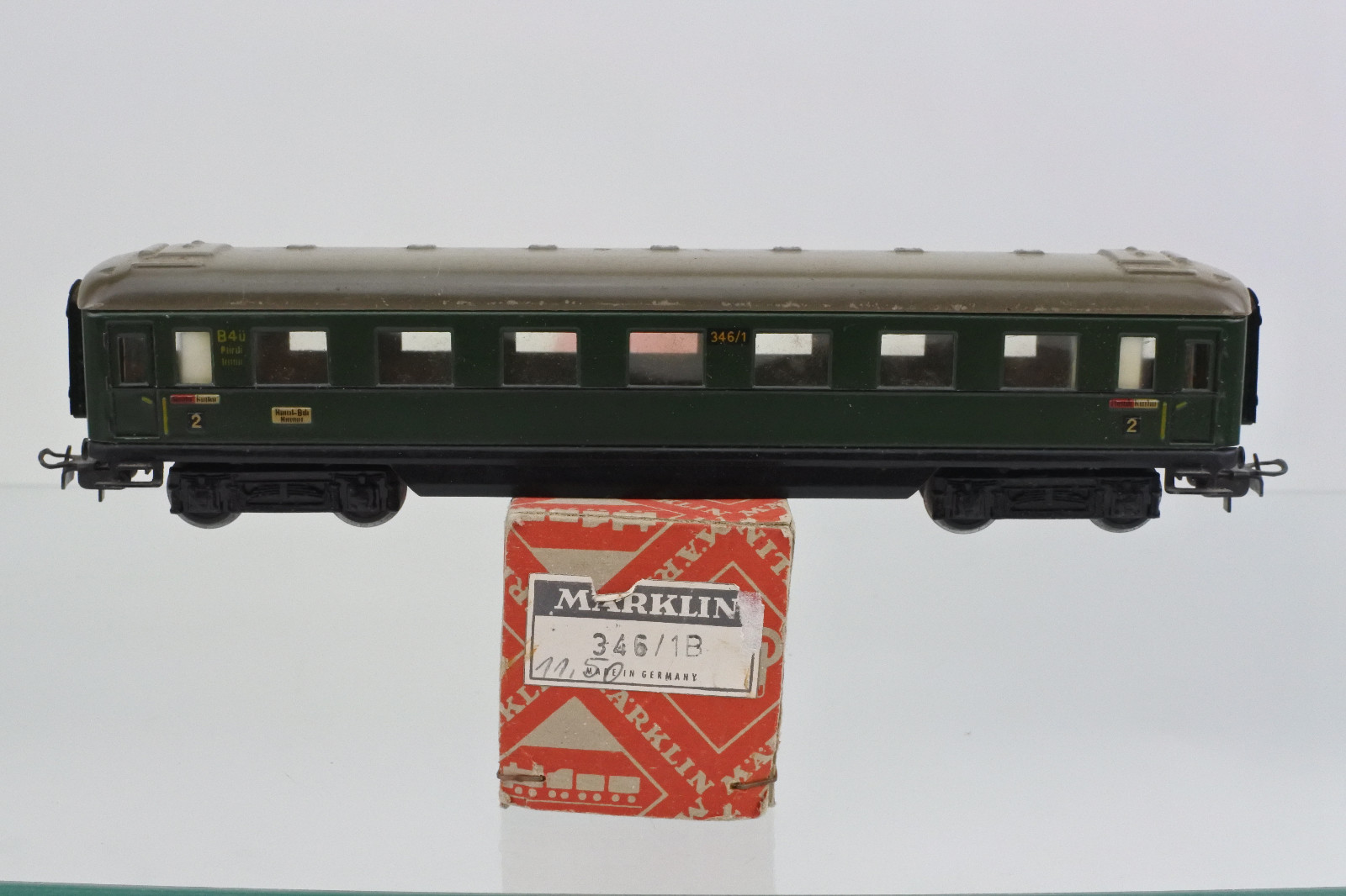 MARKLIN HO SCALE 346 1 GREEN TIN 2nd CLASS PASSENGER CAR MARKLIN HO SCALE 346 1 GREEN TIN 2nd CLASS PASSENGER CAR