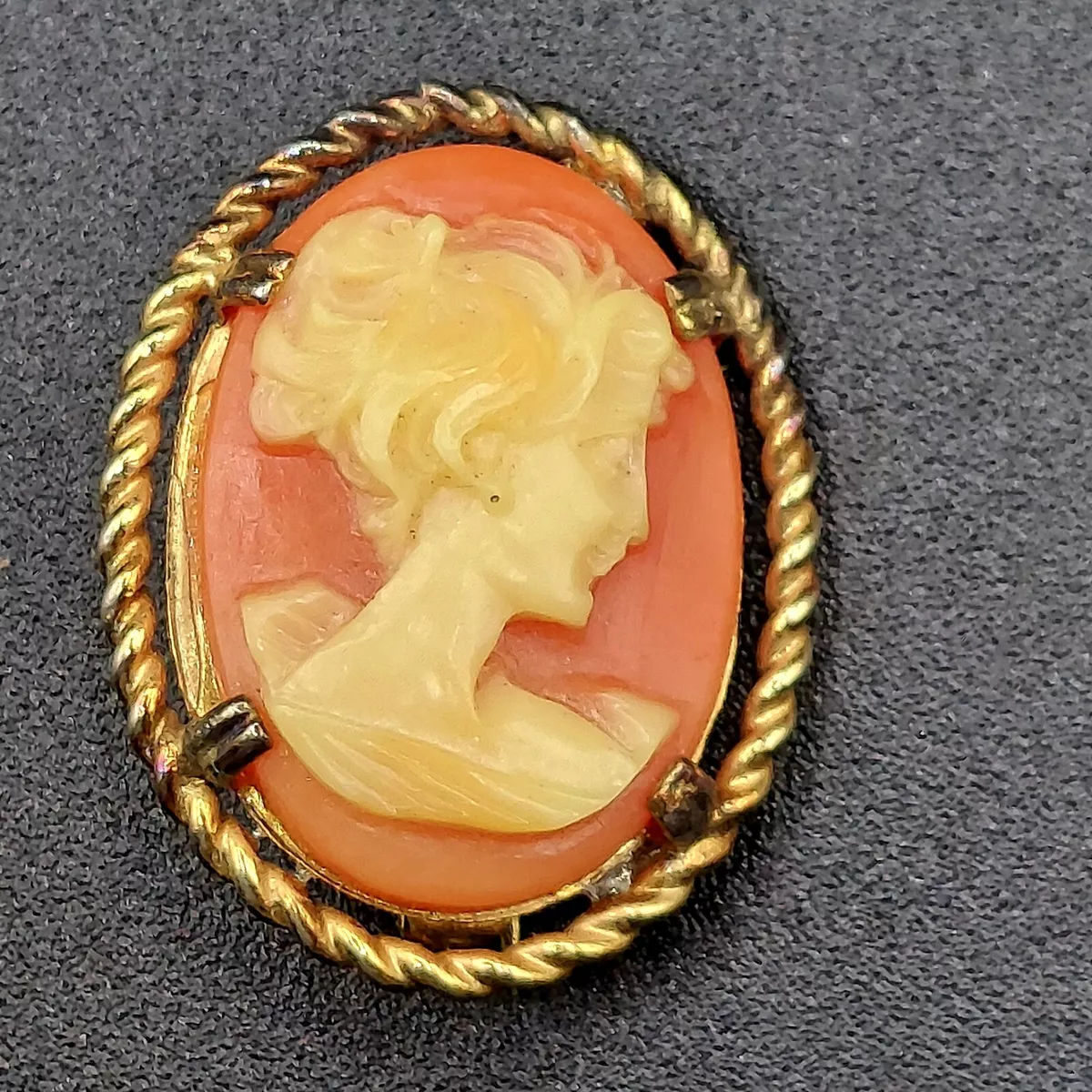 Peach white lady women s Cameo Pin brooch vintage 1.5