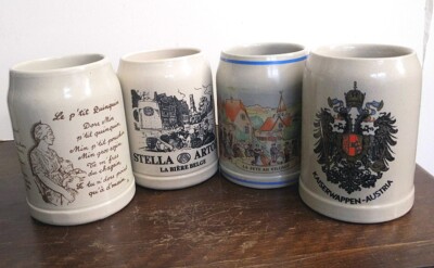 SET MIT 4 BIERKRÜGEN STEINZEUG STELLA ARTOIS / LE P TIT QUINQUIN / ELSASS / ÖSTERREICH