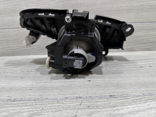 2022-2023 Toyota RAV4 Hybrid front fog light LEFT/Driver halogen 52128-42220 - Picture 4 of 11