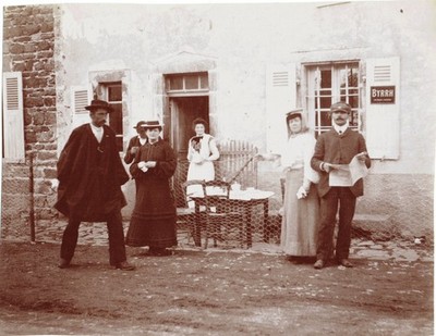 FRANKREICH 1905 PUY DE DÔME BROMONT LAMOTHE Vor der Auberge