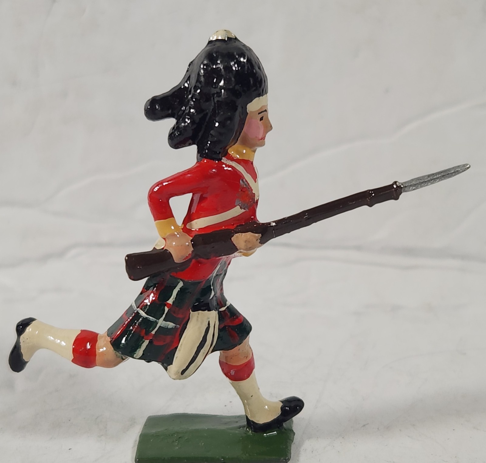 Игрушечный солдатик BRITAINS SCOTTISH BLACK WATCH