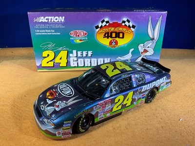 K13-33 JEFF GORDON #24 JEFF GORDON - DUPONT / LOONEY TUNES - 2001