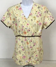 SB Scrubs Scrub Women Top Size S Yellow w Flowers Short Sleeves Pockets V Neck