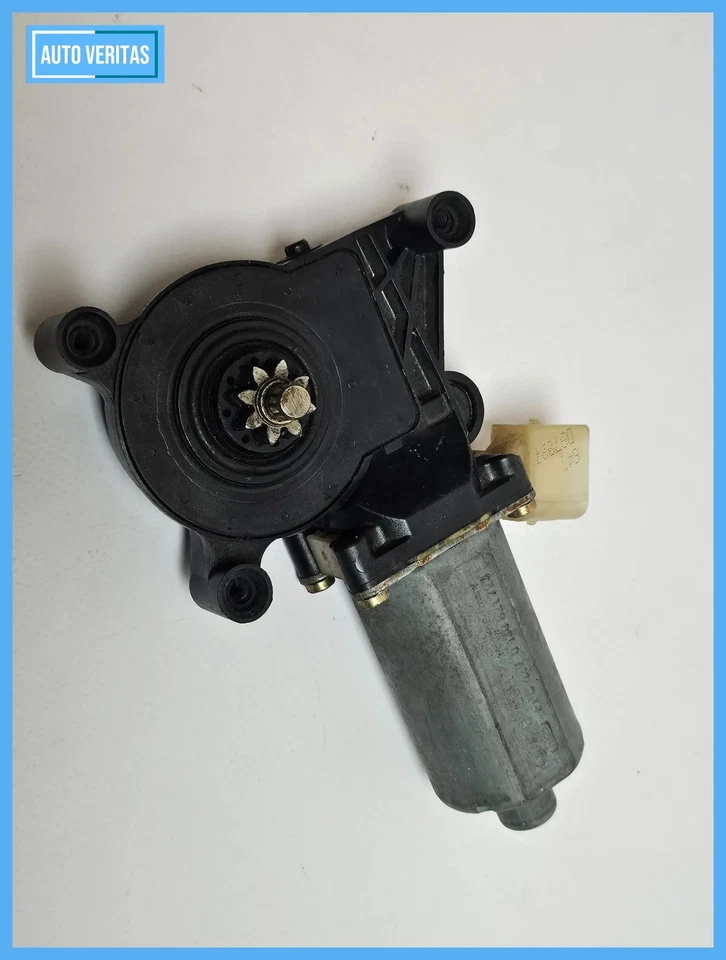 Original Mercedes Benz W208 CLK window lift engine front right 0130821723 - Image 3 of 4