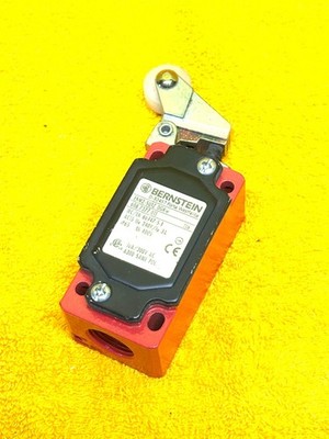BERNSTEIN D-32457 LIMIT SWITCH ENM2-SU1Z DGKw with ROLLER HEAD 10 AMP @ 300 VAC