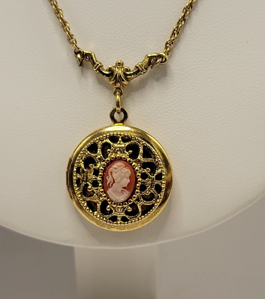 1928 Gold Locket Necklace 1928 Gold Locket Necklace Vntage