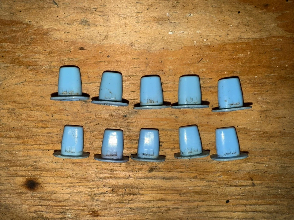 Infiniti G35 2003-2007 cupé 350Z exterior un pilar clip ojal hembra OEM Foto 2 de 3