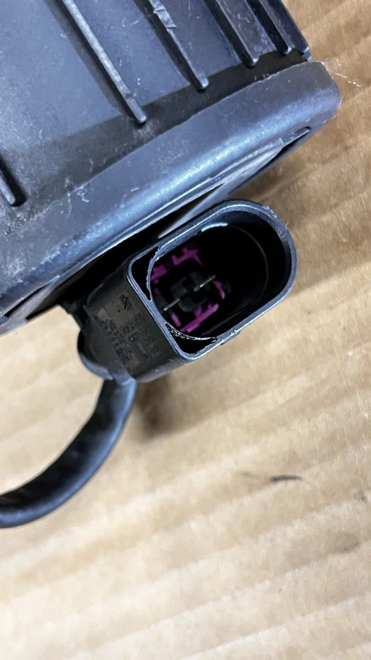 AUDI ALLROAD QUATTRO 2003-2005 4,2 L - Bomba de inyección de aire secundaria 079906601B Foto 3 de 4