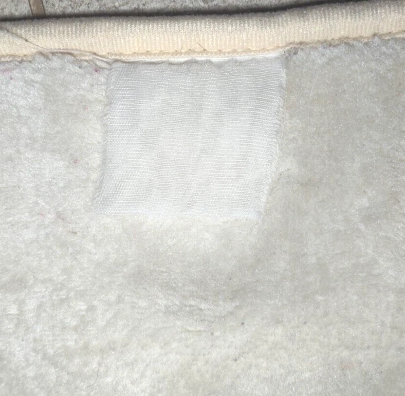 Manta de Colección Cachorro Perro Falta Botón Felpa Gruesa Beige Corazones 40x60 Foto 3 de 3