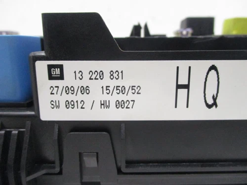 13220831HQ Caja Reles/Fusibles para OPEL ZAFIRA B Cosmo 2007 7508677 - Imagen 2 de 10