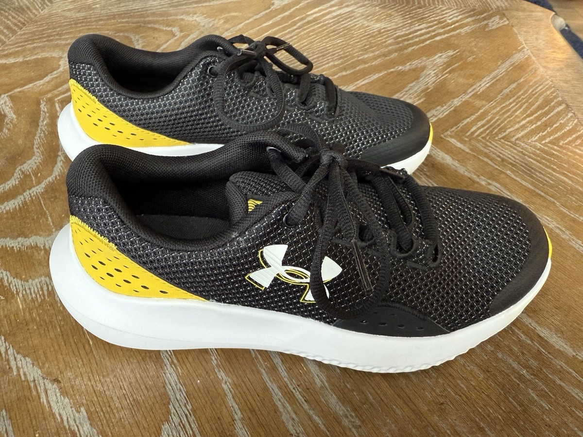 Under Armour Big Boys Size Black And Yellow Shoes NEW Without