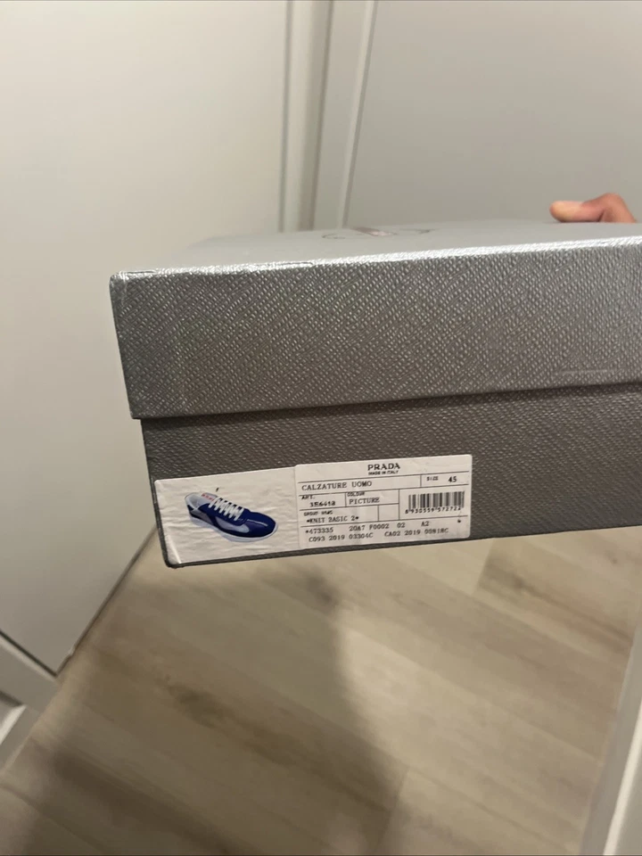 Media docena de lujo: cajas Prada Foto 4 de 4
