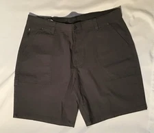 Weatherproof Utility Trail Shorts Size 40W 10” Inseam