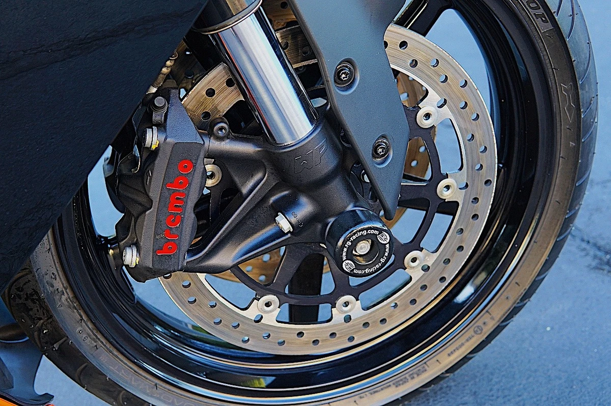1190 - right front wheel, fork, Brembo