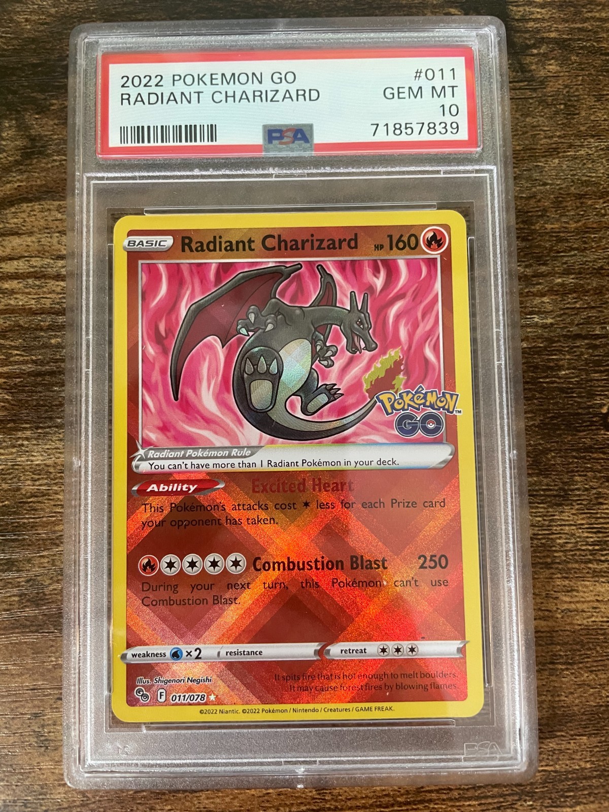 Radiant Charizard Pokemon Go 011/078 PSA 10