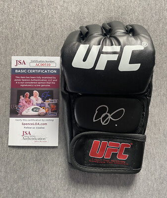 UFC STAR- DARREN TILL AUTOGRAPH UFC/MMA FIGHT GLOVE JSA AC00510
