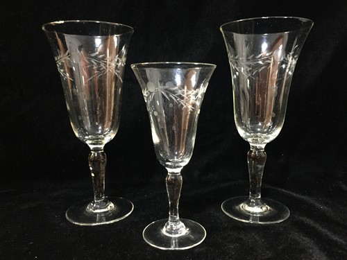 Lote de 3 copas de vino transparentes vintage de vidrio grabado flautas de champán - Imagen 1 de 7