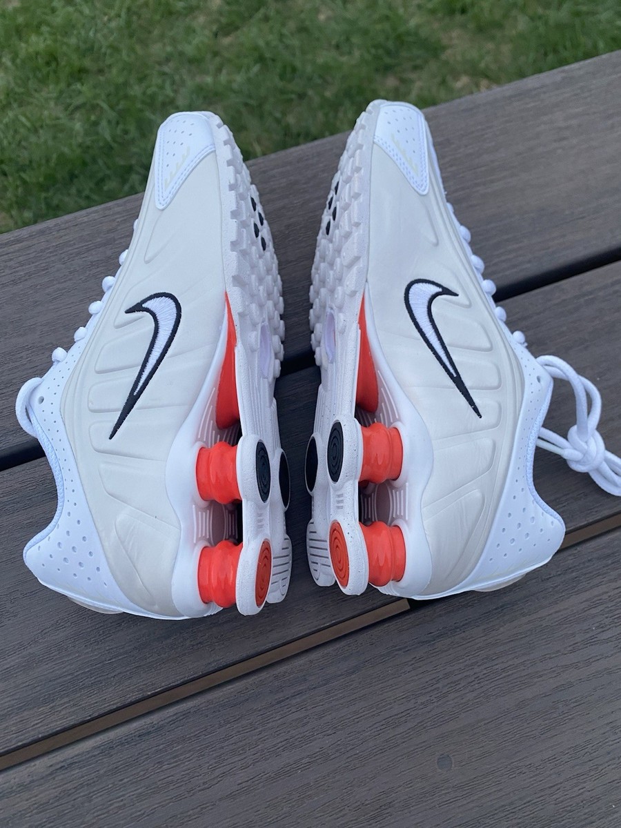 CW2626-102 Nike Shox R4 Casual Shoes White/Picante Red Size Youth