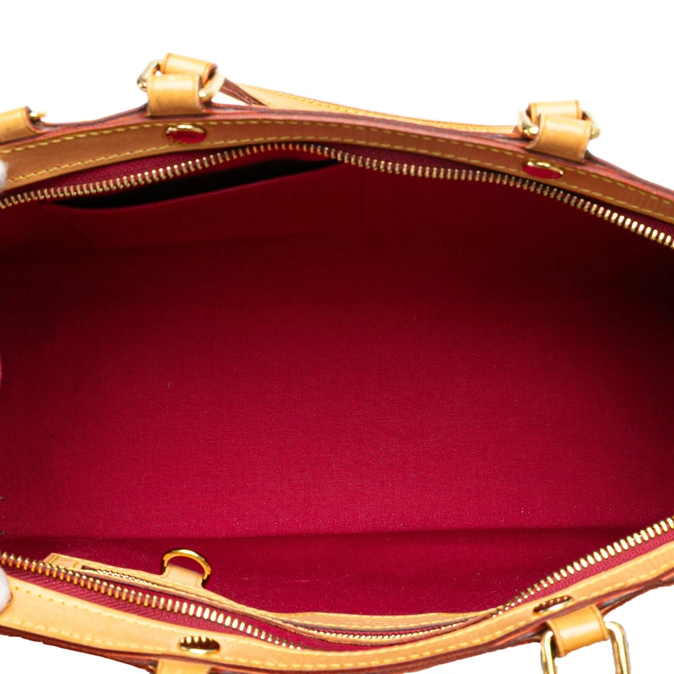 Cartera de cuero roja autenticada Louis Vuitton con monograma Vernis Brea MM Foto 4 de 4