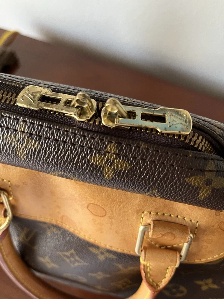 Louis VuittonMonogram Deauville. Estimated Retal $1150. VI0938 Tag Number - Image 4 of 4