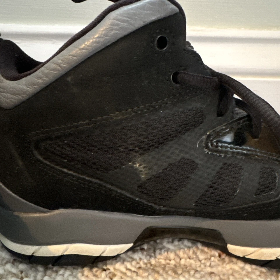 Tênis 2012 Nike Air Jordan Flight Team 11 YOUTH tamanho 6.5 preto + cinza sem caixa - Imagem 4 de 4