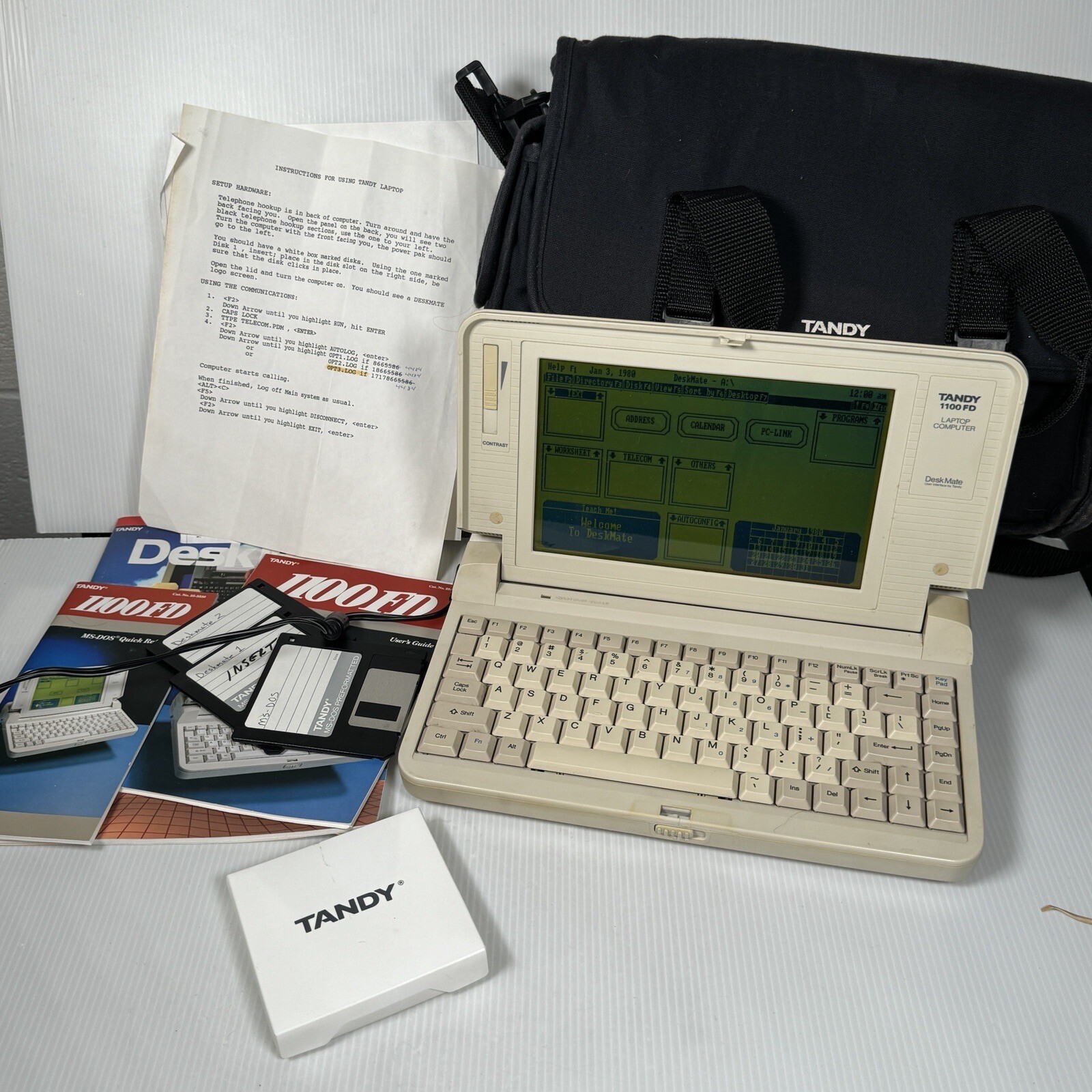 Tandy 1100FD Laptop Fully OPERATIONAL w/ original case, documents