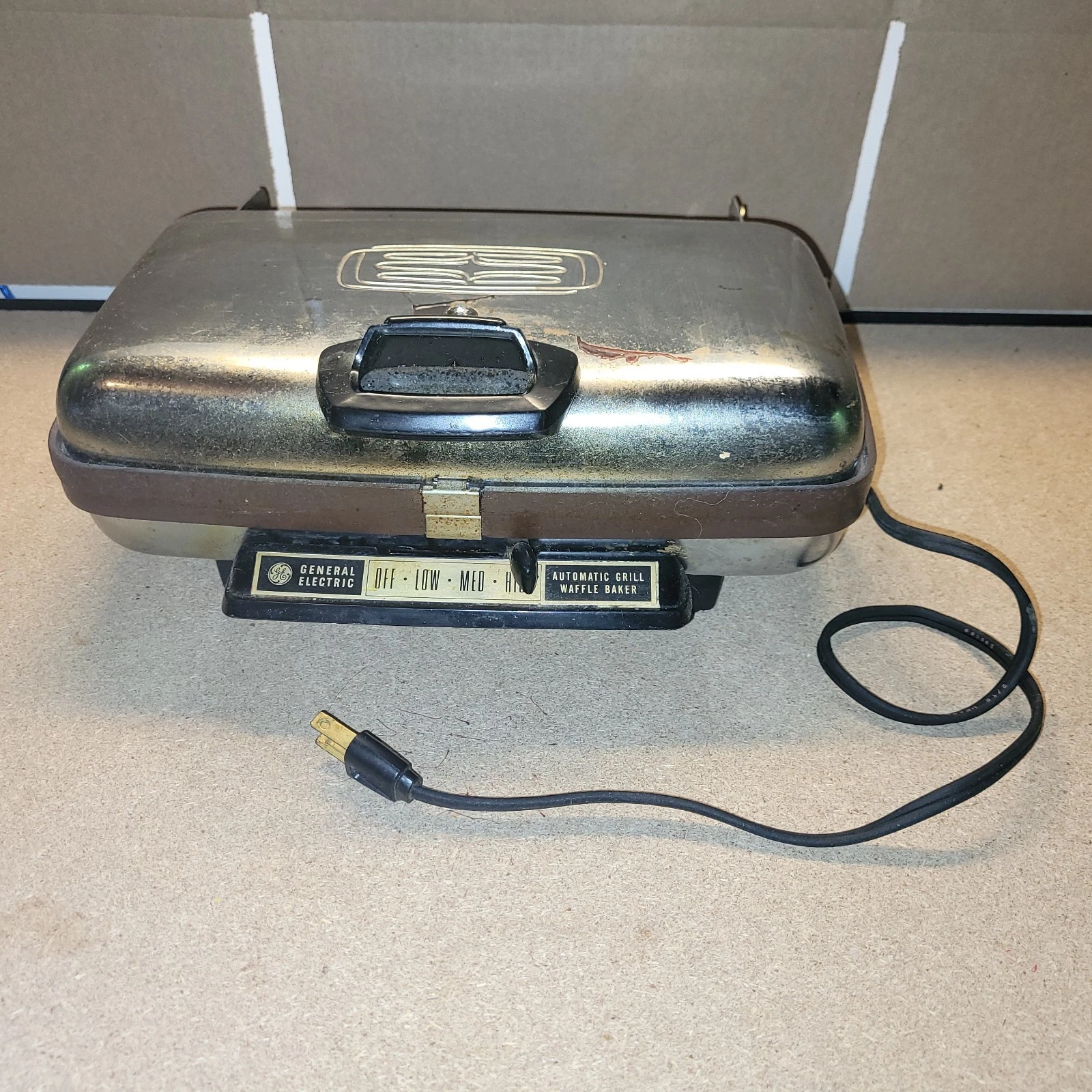 Vintage GE General Electric Sandwich Grill Waffle maker Chrome 14G44T USA Made
Opens in a new window