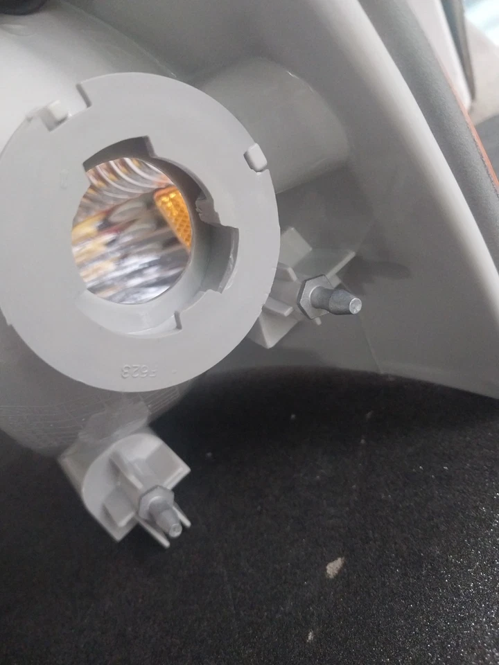 Luz de señal de giro de estacionamiento/esquina para Ford Explorer 02-04 lado derecho del pasajero Foto 3 de 4