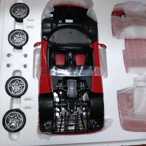 Tamiya Ferrari F50 1/12 Scale Semi-Assembled Die-Cast Model - Picture 5 of 8