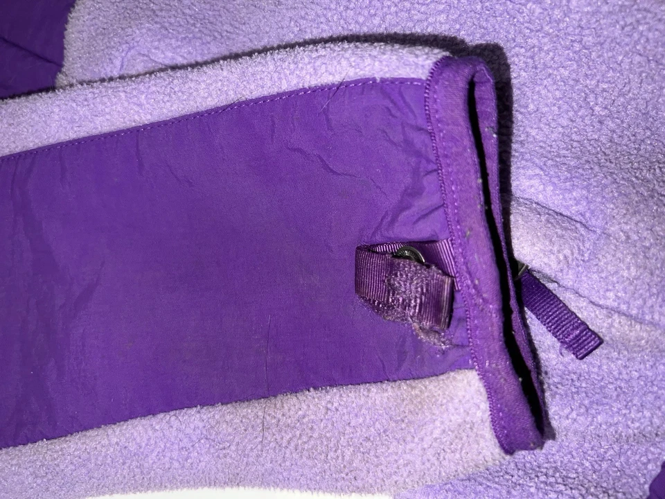 Jaqueta de lã The North Face feminina roxa média zíper completo Polartec Denali - Imagem 4 de 4