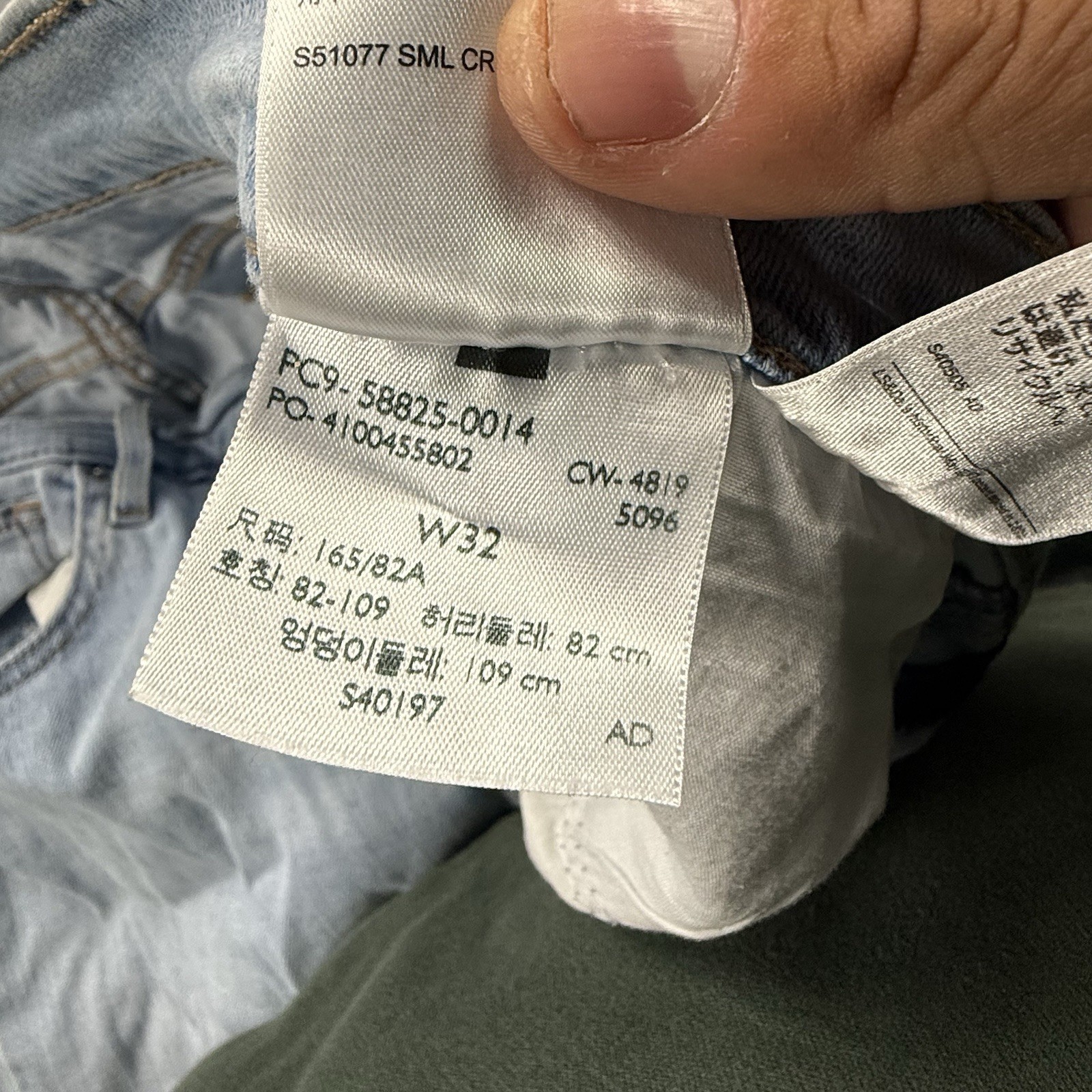 Levi’s 724 High Rise Straight Crop Jeans Women’s 32 Light Wash Raw Hem thumbnail 4