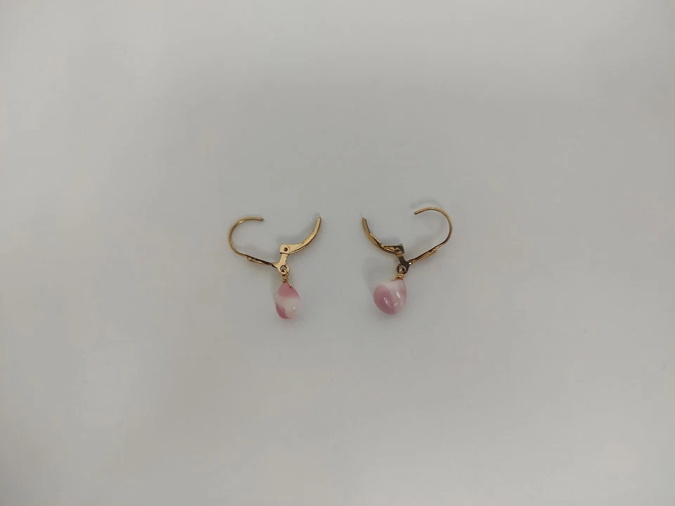 Pendientes con cierre de palanca de cuarzo rosa de oro de 14 quilates Foto 4 de 4