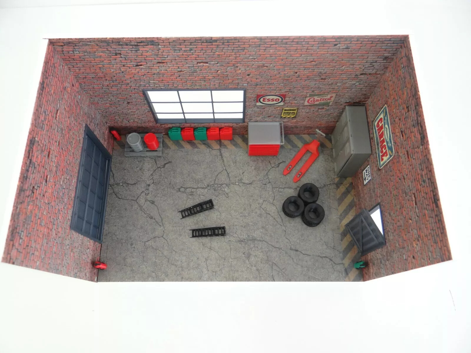 Brick auto service garage Scale 1/24 Model car display Diorama model kit 1:24