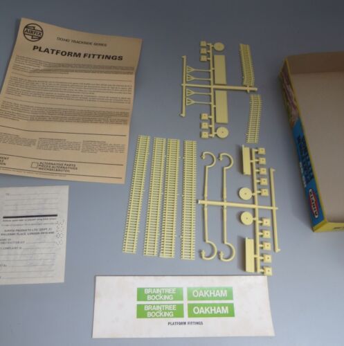 Airfix 03607-4 HO/OO - Platform Fittings Model Kit (Series 3) Boxed - Picture 3 of 5