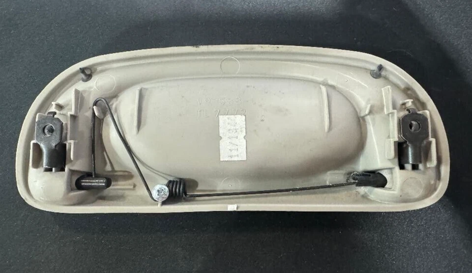 Chrysler Concorde 2004 manija de techo interior trasero derecho P/N V98588-L fabricante de equipos originales usado Foto 2 de 4