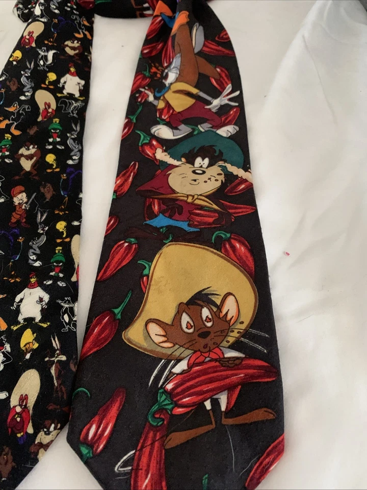 Lote De 5 Corbatas De Colección Cuello Looney Tunes Bugs Bunny Lucas Taz Y La Pandilla Foto 2 de 4