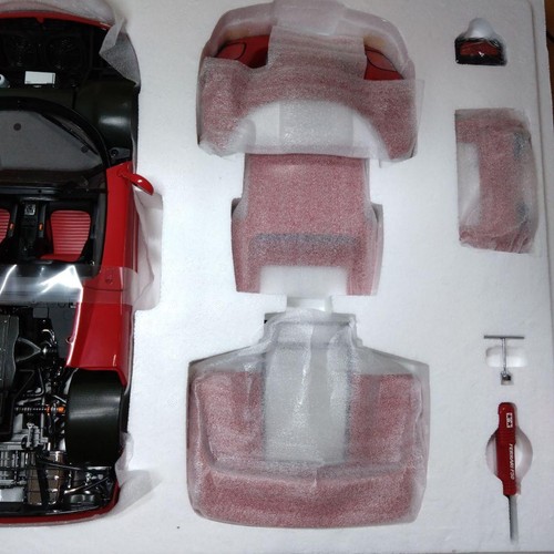 Tamiya Ferrari F50 1/12 Scale Semi-Assembled Die-Cast Model - Picture 6 of 8