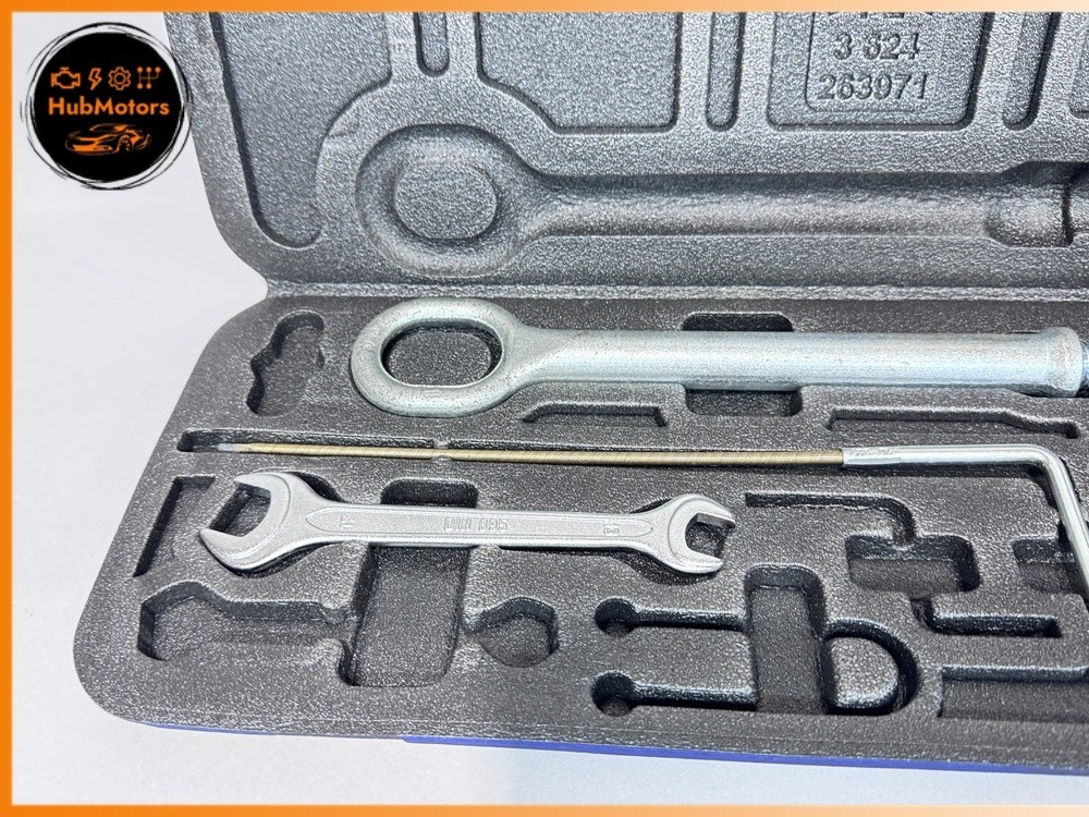 03-19 EMERGENCY SPARE TIRE TOOL KIT MASERATI GRANTURISMO QUATTROPORTE