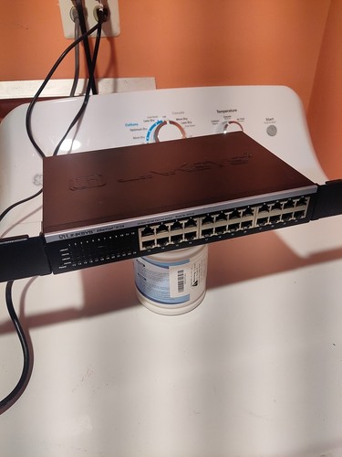 LINKSYS - EF4124 - 24-Ports 10Base-T/100Base-TX Fast Ethernet Desktop Switch - Picture 5 of 24