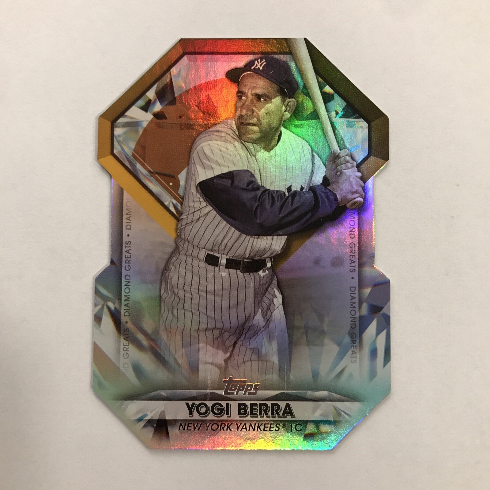 2022 Topps Series 2 Yogi Berra Diamond Greats Die-Cut #DGDC-40 HOF Yankees Card
