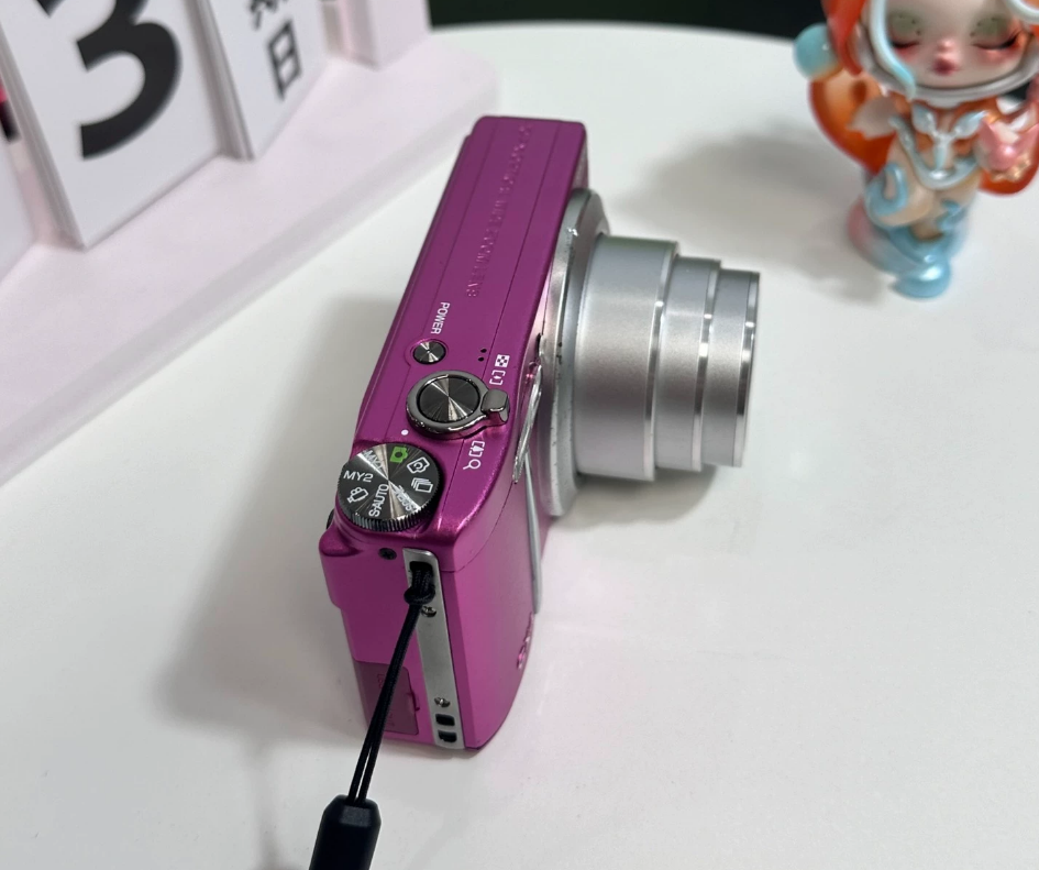 RICOH Digital Camera CX4 CMOS Optical 10.7x Zoom Wide Angle RICOH Digital Camera CX4 CMOS Optical 10.7x Zoom Wide Angle