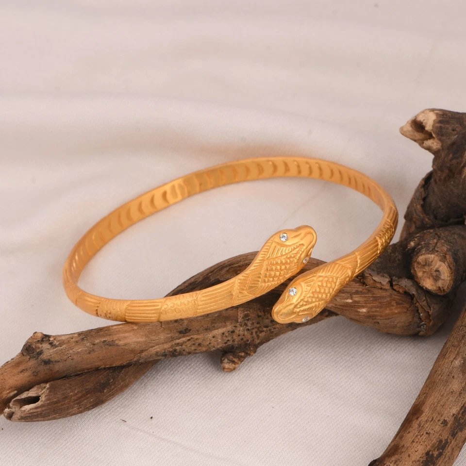 Brazalete de serpiente ajustable enchapado en oro de 14k de plata de ley para mujer Ouroboro Foto 2 de 4