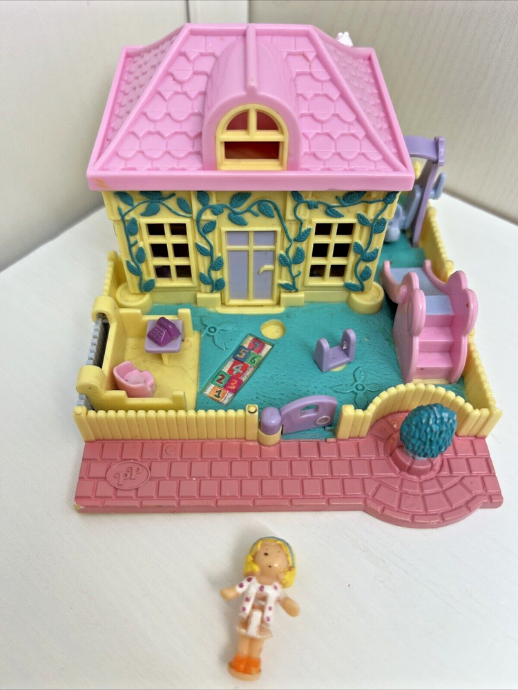 Vintage Polly Pocket Polly's Nursery School 1994 W/ 1 Figure **READ**