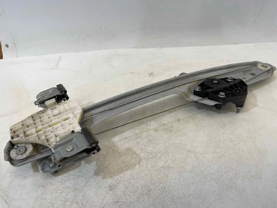 FITS 15-20 CHEVY GMC SUBURBAN 1500 SERIES RH REAR DOOR REGULATOR AUTO UP & DOWN - Image 4 of 4