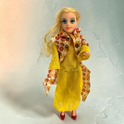 HASBRO The World Of Love The Dark Side Hippie Child Doll Cried All Night Girl